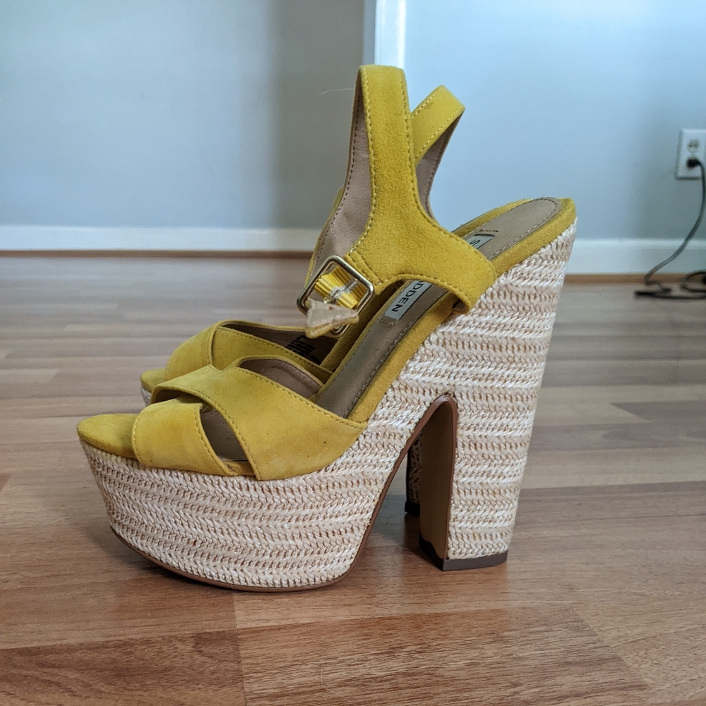 Women's Yellow Platform Steve Madden Strappy Sandals 5